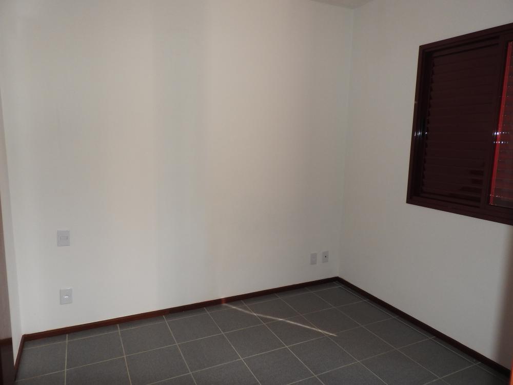 Alugar Apartamento / Padrão em Ribeirão Preto R$ 1.350,00 - Foto 11