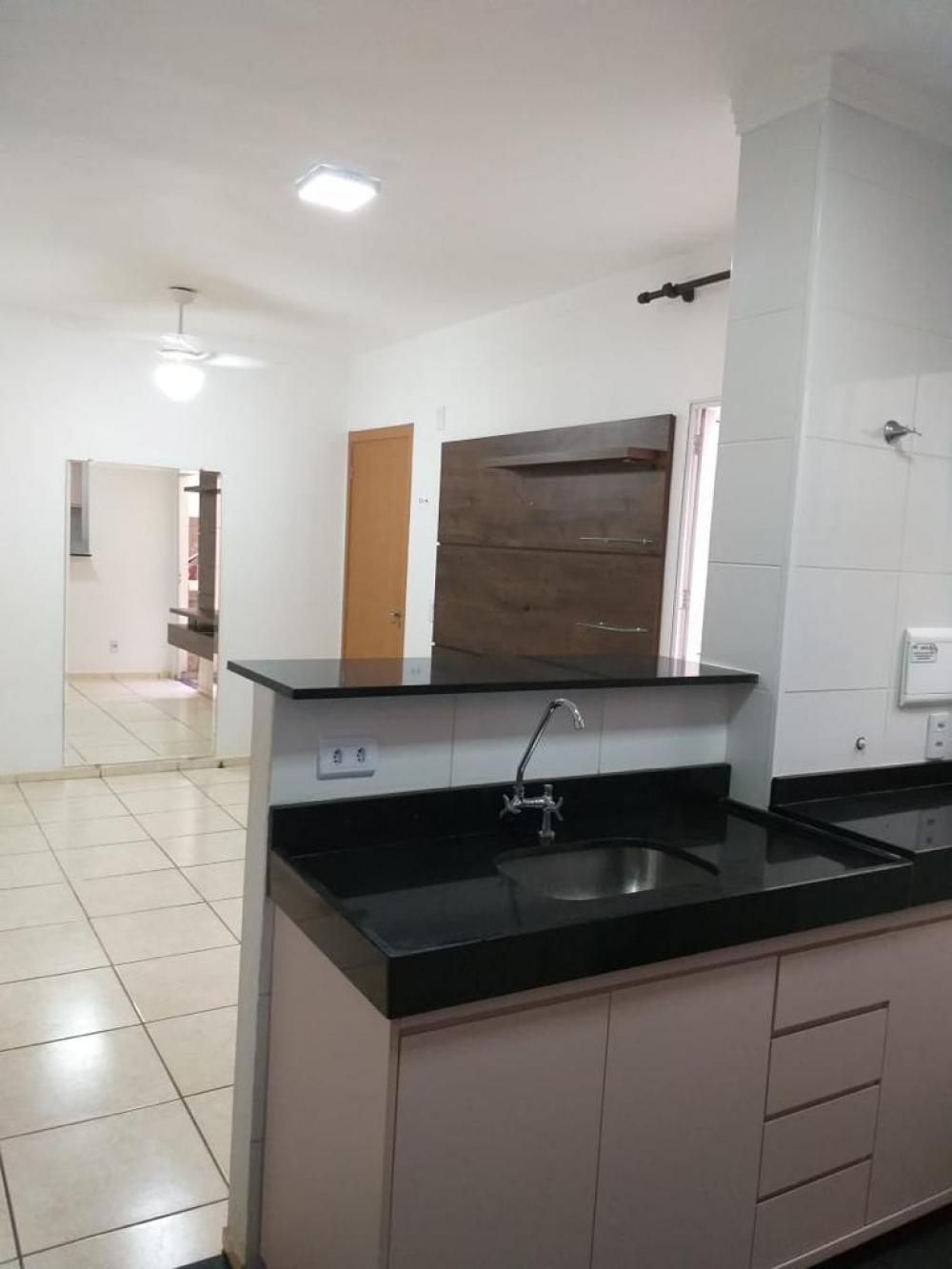 Alugar Apartamento / Térreo em Ribeirão Preto R$ 1.350,00 - Foto 6