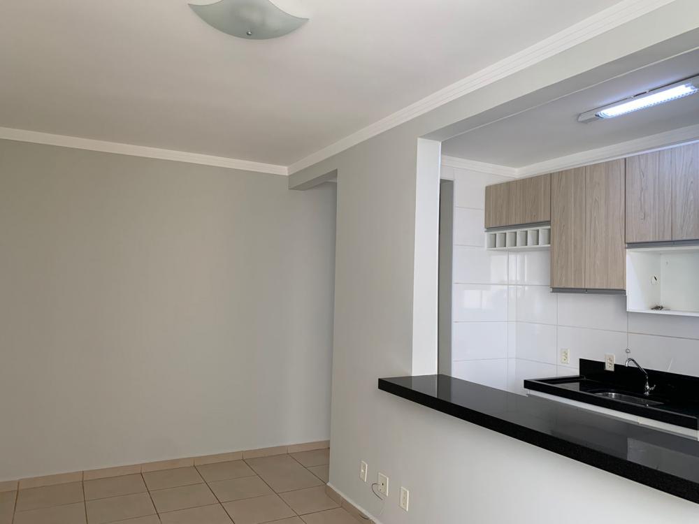 Alugar Apartamento / Térreo em Ribeirão Preto R$ 1.350,00 - Foto 3