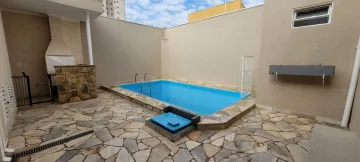 Casa térrea, 110m² de área construída, reformada, localizada no Bairro Jardim Interlagos.