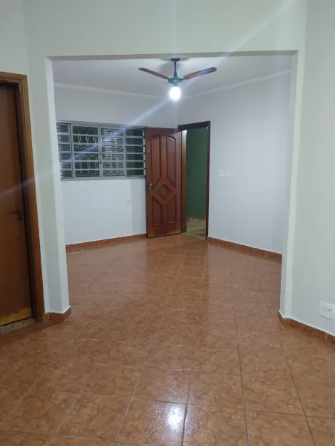 SObrado, 158m² de área construída, rica em armários, localizada no Bairro Ribeirão Verde.